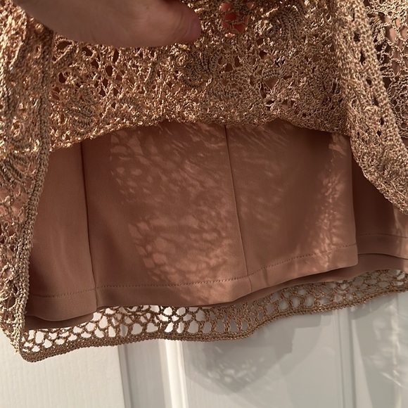 2 pieces!! Carmen Marc Valvo Gorgeous lace like set in a golden thread - small - Picture 11 of 16